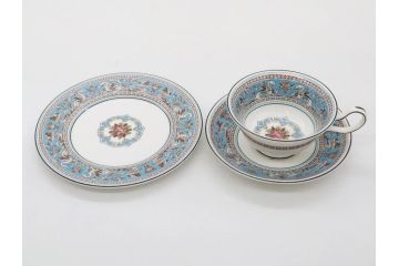 イギリス　WEDGWOOD(ウェッジウッド)　FLORENTINE TURQUOISE(フロレンティーン ターコイズ)　優雅な一時を過ごせるトリオセット2客&カップ&ソーサー1客セット(グロテスク文様、フルーツ、果物、C&S、プレート、皿、洋食器、英国)(R-079016)