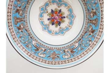 イギリス　WEDGWOOD(ウェッジウッド)　FLORENTINE TURQUOISE(フロレンティーン ターコイズ)　優雅な一時を過ごせるトリオセット2客&カップ&ソーサー1客セット(グロテスク文様、フルーツ、果物、C&S、プレート、皿、洋食器、英国)(R-079016)