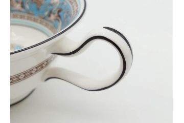 イギリス　WEDGWOOD(ウェッジウッド)　FLORENTINE TURQUOISE(フロレンティーン ターコイズ)　優雅な一時を過ごせるトリオセット2客&カップ&ソーサー1客セット(グロテスク文様、フルーツ、果物、C&S、プレート、皿、洋食器、英国)(R-079016)