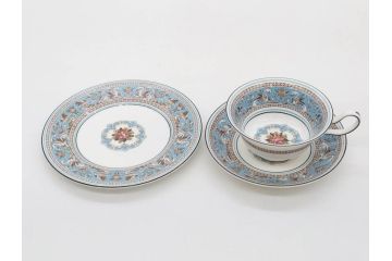 イギリス　WEDGWOOD(ウェッジウッド)　FLORENTINE TURQUOISE(フロレンティーン ターコイズ)　優雅な一時を過ごせるトリオセット2客&カップ&ソーサー1客セット(グロテスク文様、フルーツ、果物、C&S、プレート、皿、洋食器、英国)(R-079016)