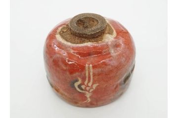 時代物　茶碗師 楽吉左衛門　鶴絵　約12cm　3.9寸　柔らかみと落ち着いた佇まいが魅力の赤茶碗(玄中、茶道具、茶陶、楽焼、裏印、共箱付き、和食器、三寸九分)(R-079017)　
