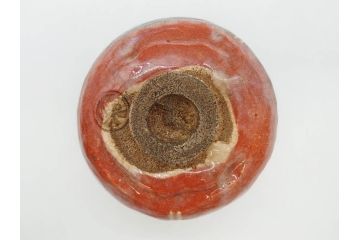 時代物　茶碗師 楽吉左衛門　鶴絵　約12cm　3.9寸　柔らかみと落ち着いた佇まいが魅力の赤茶碗(玄中、茶道具、茶陶、楽焼、裏印、共箱付き、和食器、三寸九分)(R-079017)　