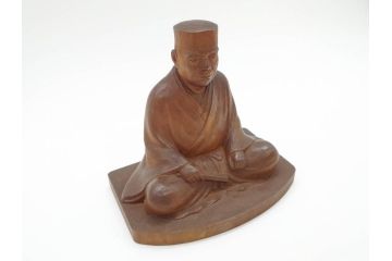 木彫　丹念に彫られ粛然たる佇まいが伝わってくる利休像(古美術、坐像、木製、彫刻、茶人、茶道具、置物、ディスプレイ、共箱付き、在銘作家物)(R-079018)
