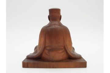 木彫　丹念に彫られ粛然たる佇まいが伝わってくる利休像(古美術、坐像、木製、彫刻、茶人、茶道具、置物、ディスプレイ、共箱付き、在銘作家物)(R-079018)
