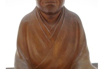 木彫　丹念に彫られ粛然たる佇まいが伝わってくる利休像(古美術、坐像、木製、彫刻、茶人、茶道具、置物、ディスプレイ、共箱付き、在銘作家物)(R-079018)