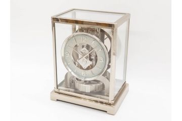 スイス　JAEGER-LECOULTRE(ジャガー・ルクルト)　ATMOS(アトモス)　METAL CALIBER 526-5　スタイリッシュなデザインと機能性を兼ね備えた置き時計(空気時計、ガス、半永久、使用説明書付き)(R-079019)