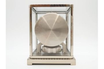 スイス　JAEGER-LECOULTRE(ジャガー・ルクルト)　ATMOS(アトモス)　METAL CALIBER 526-5　スタイリッシュなデザインと機能性を兼ね備えた置き時計(空気時計、ガス、半永久、使用説明書付き)(R-079019)
