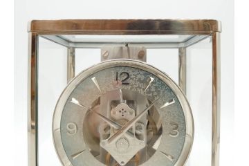 スイス　JAEGER-LECOULTRE(ジャガー・ルクルト)　ATMOS(アトモス)　METAL CALIBER 526-5　スタイリッシュなデザインと機能性を兼ね備えた置き時計(空気時計、ガス、半永久、使用説明書付き)(R-079019)