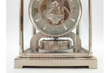 スイス　JAEGER-LECOULTRE(ジャガー・ルクルト)　ATMOS(アトモス)　METAL CALIBER 526-5　スタイリッシュなデザインと機能性を兼ね備えた置き時計(空気時計、ガス、半永久、使用説明書付き)(R-079019)