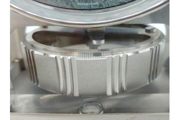 スイス　JAEGER-LECOULTRE(ジャガー・ルクルト)　ATMOS(アトモス)　METAL CALIBER 526-5　スタイリッシュなデザインと機能性を兼ね備えた置き時計(空気時計、ガス、半永久、使用説明書付き)(R-079019)