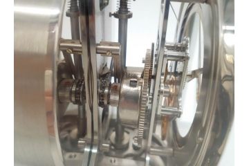 スイス　JAEGER-LECOULTRE(ジャガー・ルクルト)　ATMOS(アトモス)　METAL CALIBER 526-5　スタイリッシュなデザインと機能性を兼ね備えた置き時計(空気時計、ガス、半永久、使用説明書付き)(R-079019)