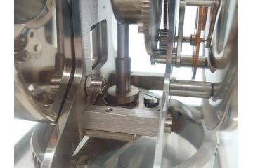 スイス　JAEGER-LECOULTRE(ジャガー・ルクルト)　ATMOS(アトモス)　METAL CALIBER 526-5　スタイリッシュなデザインと機能性を兼ね備えた置き時計(空気時計、ガス、半永久、使用説明書付き)(R-079019)