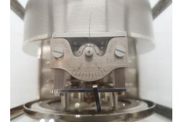 スイス　JAEGER-LECOULTRE(ジャガー・ルクルト)　ATMOS(アトモス)　METAL CALIBER 526-5　スタイリッシュなデザインと機能性を兼ね備えた置き時計(空気時計、ガス、半永久、使用説明書付き)(R-079019)