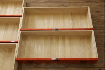 中古　広島・府中家具　松創(MATSUSO・マツソウ)　総桐(キリ)材　上品な朱塗りが目を引く雅な衣装箪笥(総桐箪笥、収納タンス、和たんす、サイドボード、サイドチェスト、引き出し)(定価推定約200万円)(R-079023)