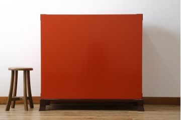 中古　広島・府中家具　松創(MATSUSO・マツソウ)　総桐(キリ)材　上品な朱塗りが目を引く雅な衣装箪笥(総桐箪笥、収納タンス、和たんす、サイドボード、サイドチェスト、引き出し)(定価推定約200万円)(R-079023)