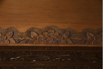 中古　美品　軽井沢彫り　満開の桜の彫刻をあしらった優美なドレッシングチェスト(ドレッサー、鏡台、引き出し、化粧台、サイドチェスト)(R-079024)