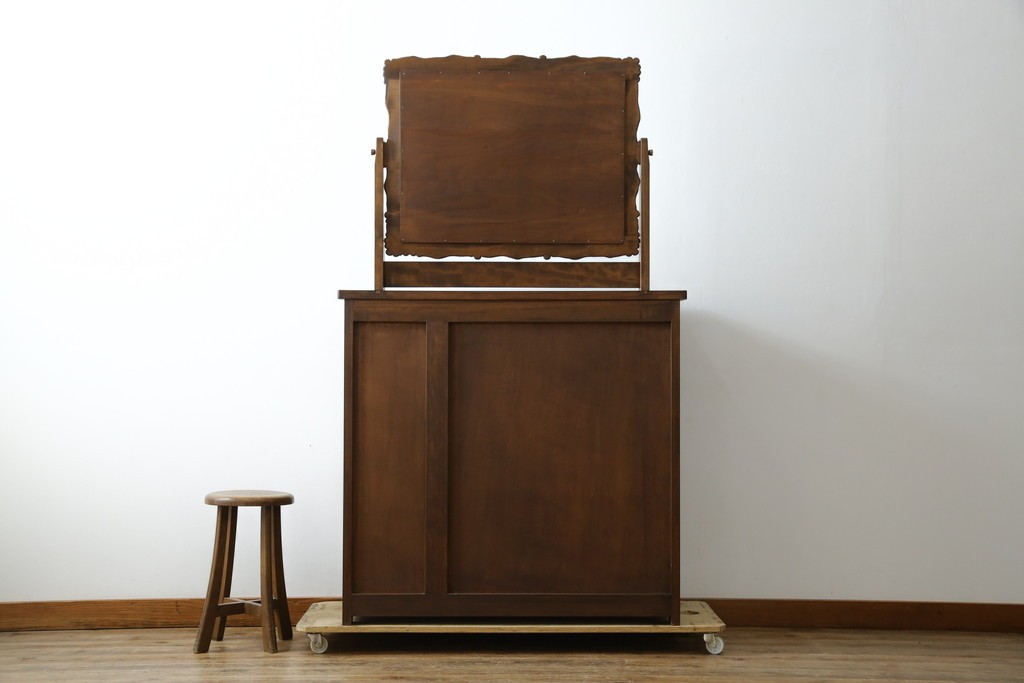 中古　美品　軽井沢彫り　満開の桜の彫刻をあしらった優美なドレッシングチェスト　(R-079024)