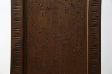 中古　美品　軽井沢彫り　満開の桜の彫刻をあしらった優美なドレッシングチェスト　(R-079024)