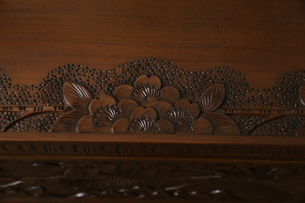 中古　美品　軽井沢彫り　満開の桜の彫刻をあしらった優美なドレッシングチェスト　(R-079024)