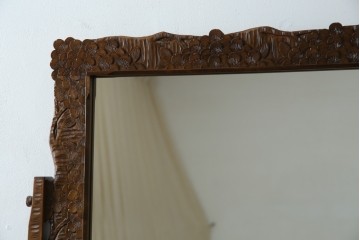 中古　美品　軽井沢彫り　満開の桜の彫刻をあしらった優美なドレッシングチェスト　(R-079024)