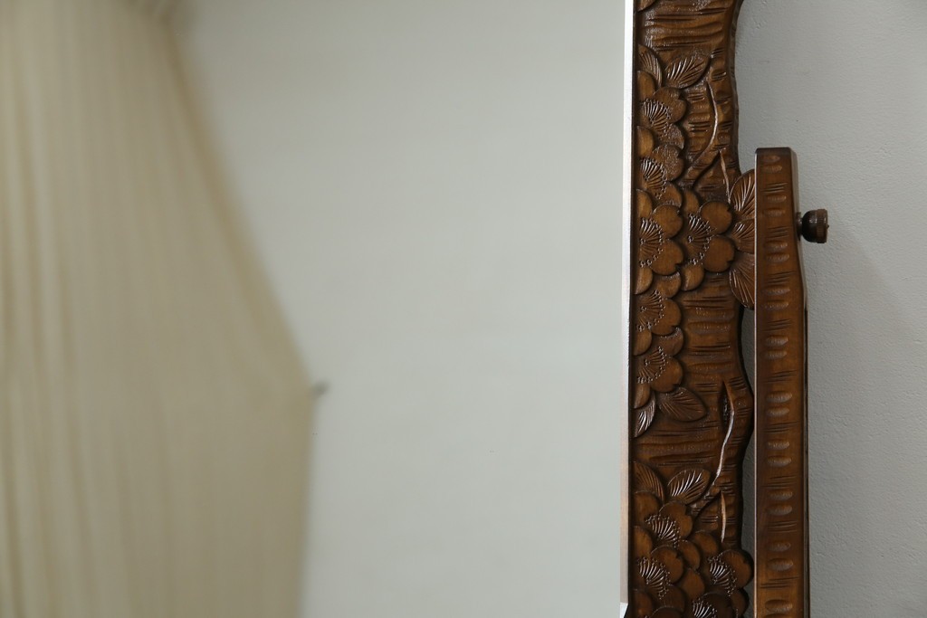 中古　美品　軽井沢彫り　満開の桜の彫刻をあしらった優美なドレッシングチェスト　(R-079024)