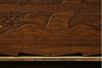 中古　美品　軽井沢彫り　満開の桜の彫刻をあしらった優美なドレッシングチェスト　(R-079024)