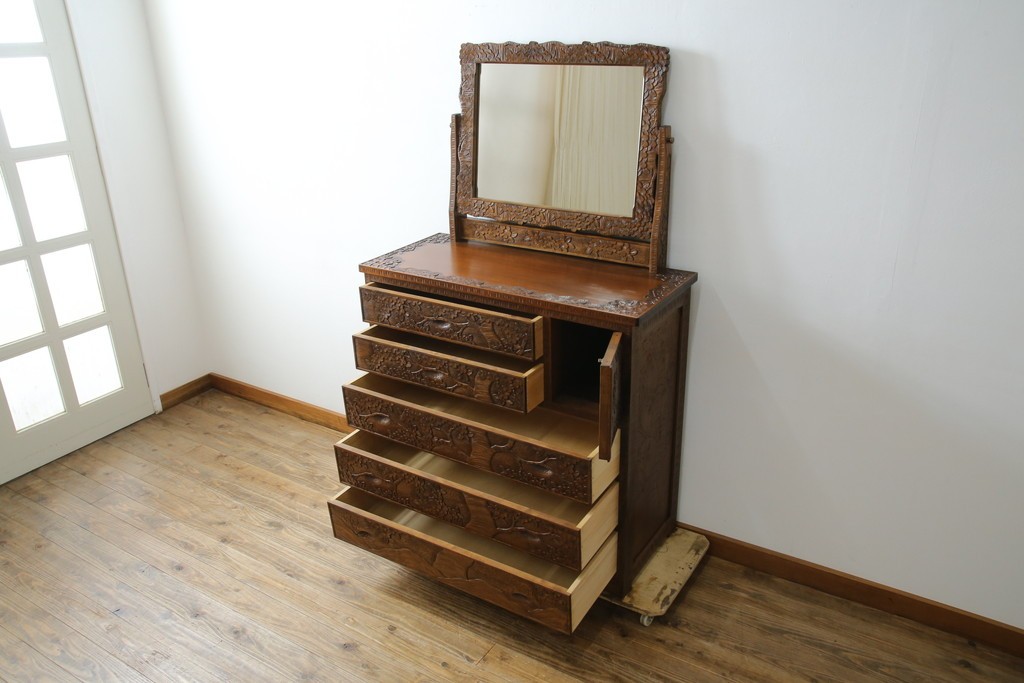 中古　美品　軽井沢彫り　満開の桜の彫刻をあしらった優美なドレッシングチェスト　(R-079024)