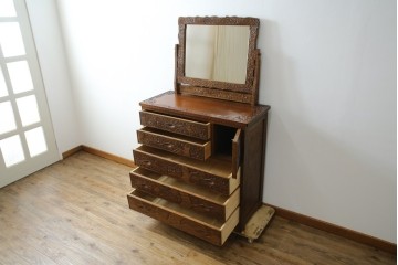 中古　美品　軽井沢彫り　満開の桜の彫刻をあしらった優美なドレッシングチェスト　(R-079024)