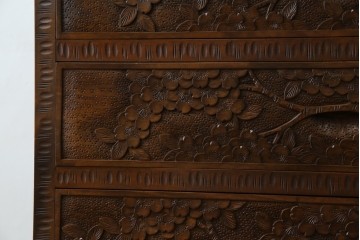 中古　美品　軽井沢彫り　満開の桜の彫刻をあしらった優美なドレッシングチェスト　(R-079024)