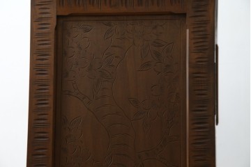 中古　美品　軽井沢彫り　満開の桜の彫刻をあしらった優美なドレッシングチェスト　(R-079024)