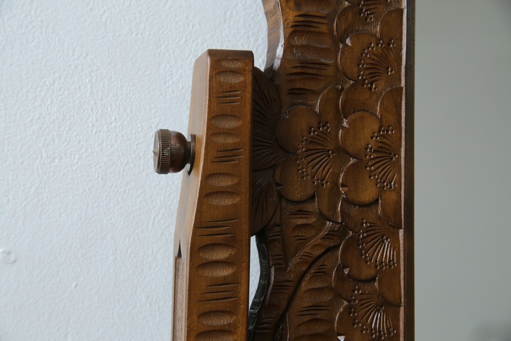 中古　美品　軽井沢彫り　満開の桜の彫刻をあしらった優美なドレッシングチェスト　(R-079024)