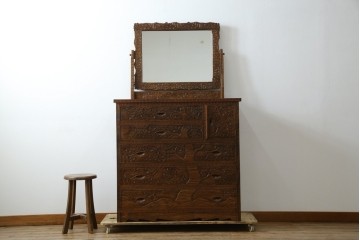 中古　美品　軽井沢彫り　満開の桜の彫刻をあしらった優美なドレッシングチェスト　(R-079024)