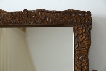 中古　美品　軽井沢彫り　満開の桜の彫刻をあしらった優美なドレッシングチェスト　(R-079024)