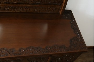 中古　美品　軽井沢彫り　満開の桜の彫刻をあしらった優美なドレッシングチェスト　(R-079024)