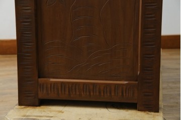 中古　美品　軽井沢彫り　満開の桜の彫刻をあしらった優美なドレッシングチェスト　(R-079024)