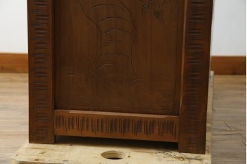 中古　美品　軽井沢彫り　満開の桜の彫刻をあしらった優美なドレッシングチェスト　(R-079024)