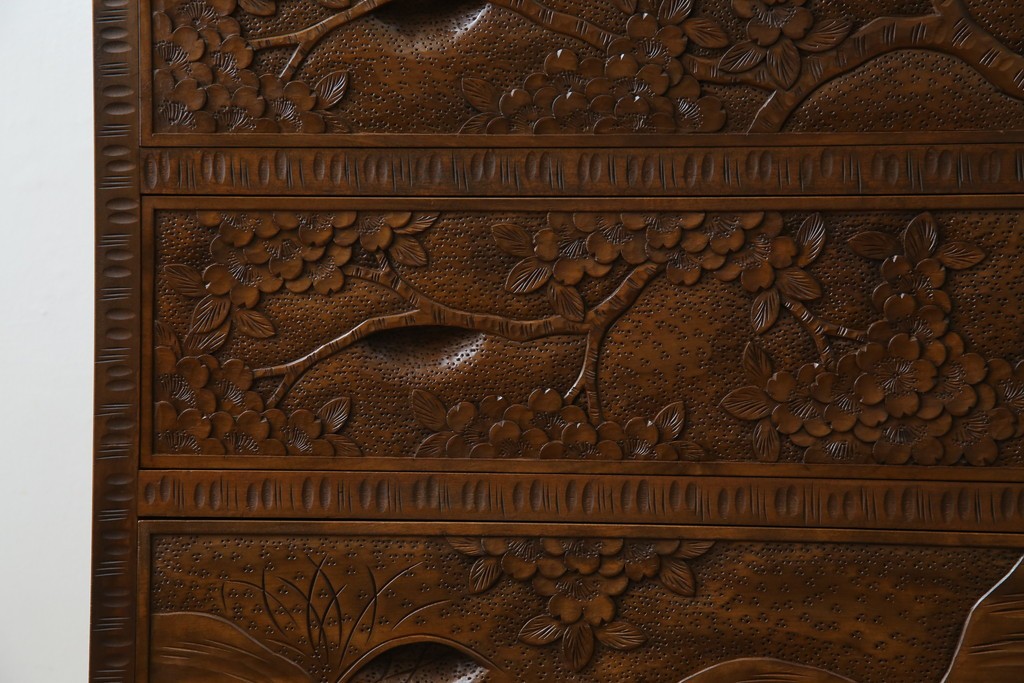 中古　美品　軽井沢彫り　満開の桜の彫刻をあしらった優美なドレッシングチェスト　(R-079024)