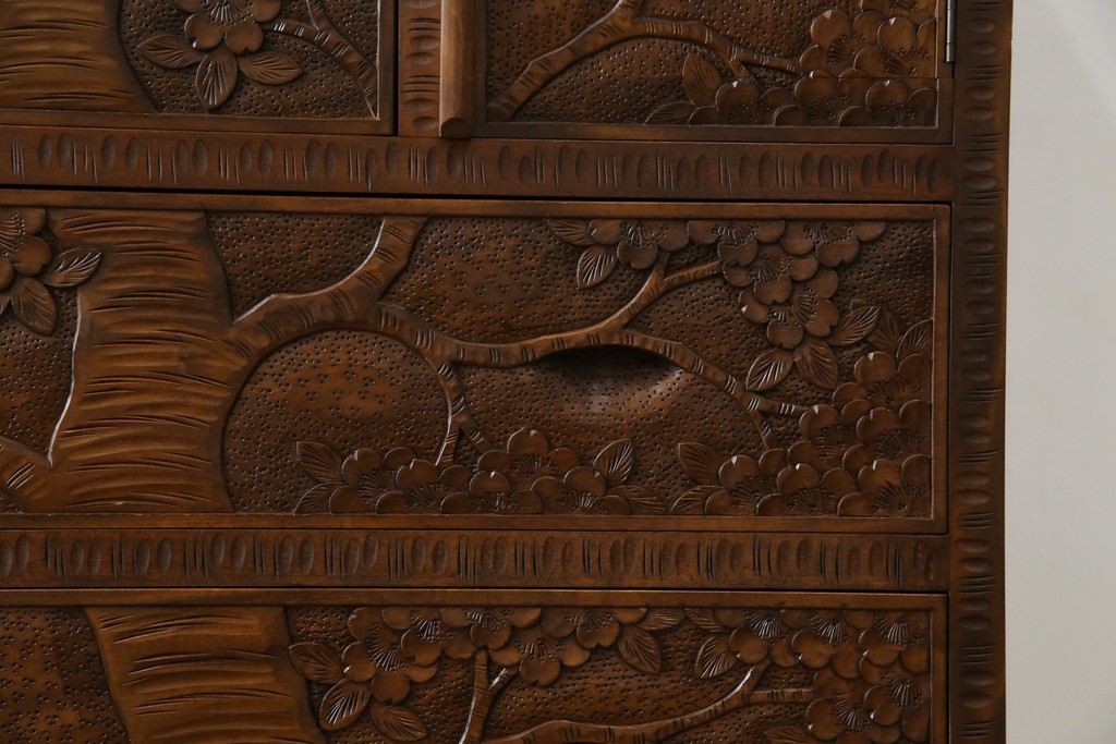 中古　美品　軽井沢彫り　満開の桜の彫刻をあしらった優美なドレッシングチェスト　(R-079024)