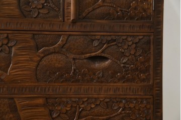 中古　美品　軽井沢彫り　満開の桜の彫刻をあしらった優美なドレッシングチェスト　(R-079024)