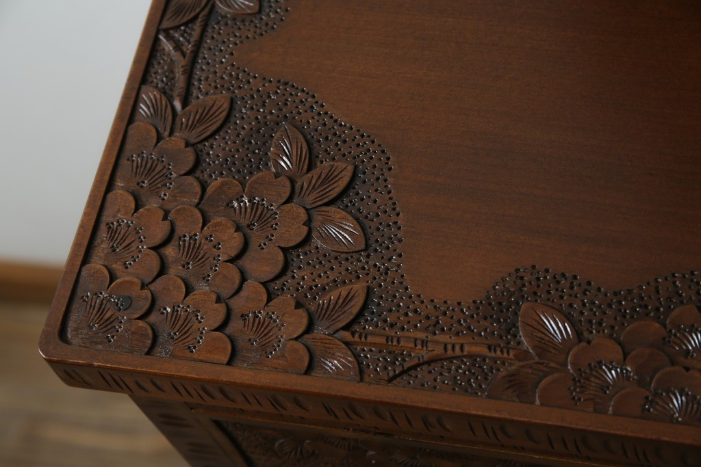 中古　美品　軽井沢彫り　満開の桜の彫刻をあしらった優美なドレッシングチェスト　(R-079024)