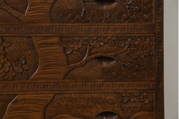 中古　美品　軽井沢彫り　満開の桜の彫刻をあしらった優美なドレッシングチェスト　(R-079024)