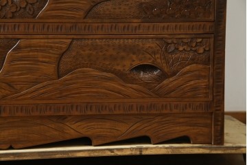 中古　美品　軽井沢彫り　満開の桜の彫刻をあしらった優美なドレッシングチェスト　(R-079024)