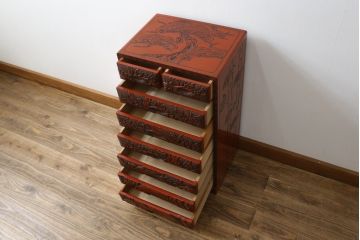 中古　美品　民芸家具　日光彫り　松竹梅の彫刻をあしらった朱塗りの小引き出し(小物収納、ドロワー、サイドチェスト)(R-079025)