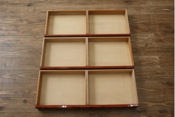 中古　美品　民芸家具　日光彫り　松竹梅の彫刻をあしらった朱塗りの小引き出し(小物収納、ドロワー、サイドチェスト)(R-079025)