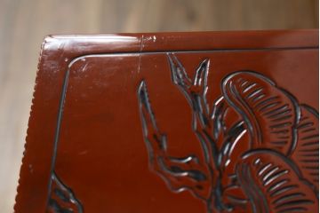 中古　美品　民芸家具　日光彫り　松竹梅の彫刻をあしらった朱塗りの小引き出し(小物収納、ドロワー、サイドチェスト)(R-079025)