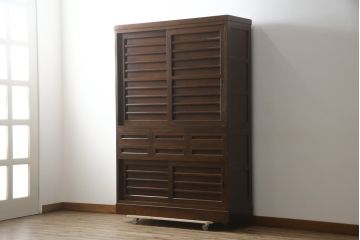 中古　美品　松本民芸家具　高山デザイン　落ち着きのある和モダンな雰囲気が魅力的な舞良型重ね戸棚(食器棚、水屋箪笥、収納棚、キャビネット)(R-079027)