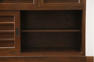 中古　美品　松本民芸家具　高山デザイン　落ち着きのある和モダンな雰囲気が魅力的な舞良型重ね戸棚(食器棚、水屋箪笥、収納棚、キャビネット)(R-079027)