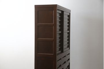 中古　美品　松本民芸家具　高山デザイン　落ち着きのある和モダンな雰囲気が魅力的な舞良型重ね戸棚(食器棚、水屋箪笥、収納棚、キャビネット)(R-079027)