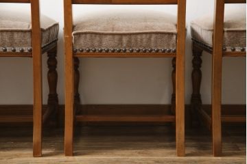 中古　美品　横浜クラシック家具　ダニエル(daniel)　ミッシェル(Michel)サイドチェア　挽き物脚がクラシカルな雰囲気を演出してくれるダイニングチェア5脚セット(椅子、イス、アームレスチェア、バラ売り可能)(R-079030)