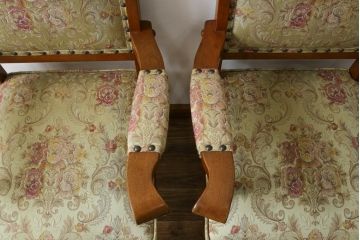 中古　美品　横浜クラシック家具　ダニエル(daniel)　ミッシェル(Michel)　高級感のある優雅な佇まいが魅力的なアームチェア2脚セット(ダイニングチェア、椅子、イス)(R-079031)